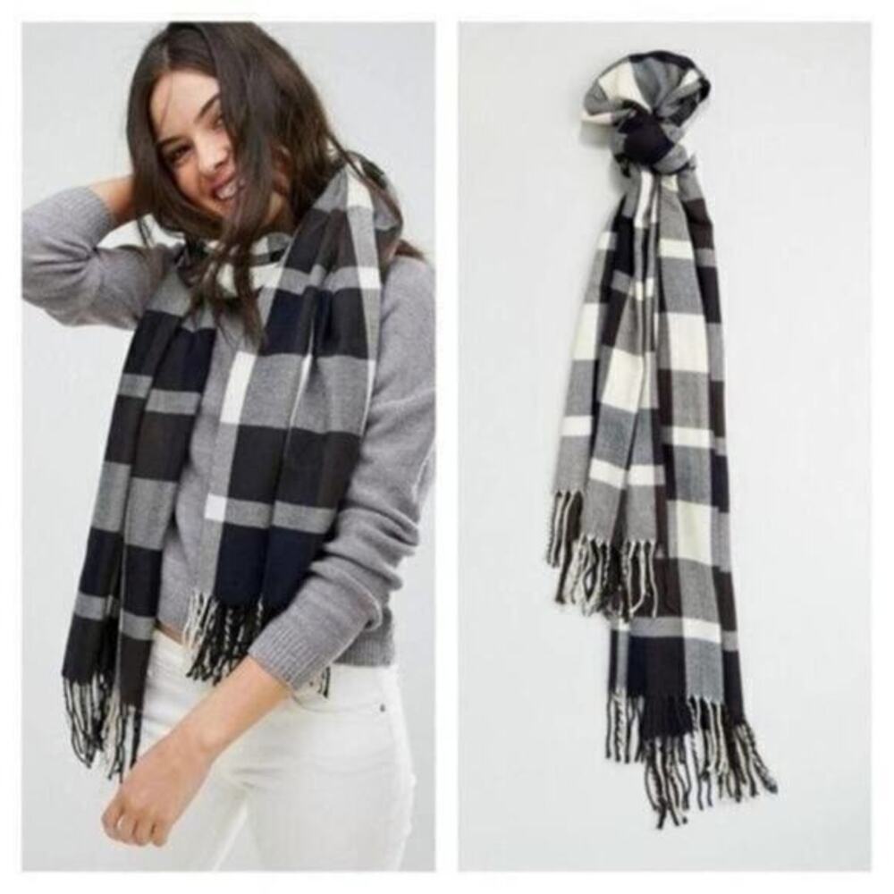 NWT Plush‎ Ultra Soft Plaid Scarf Navy One Size OS